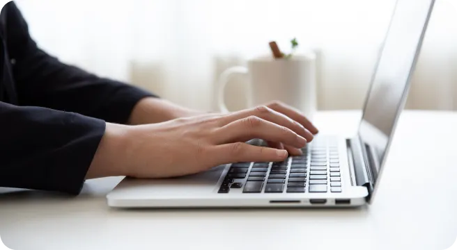 <span class='text-blue-500'>직접 선택하고 예약</span>하는<br class='hidden lg:block'/> 심리상담 플랫폼