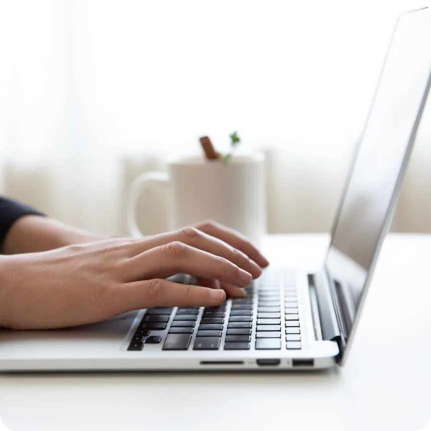 <span class='text-blue-500'>직접 선택하고 예약</span>하는<br class='hidden lg:block'/> 심리상담 플랫폼